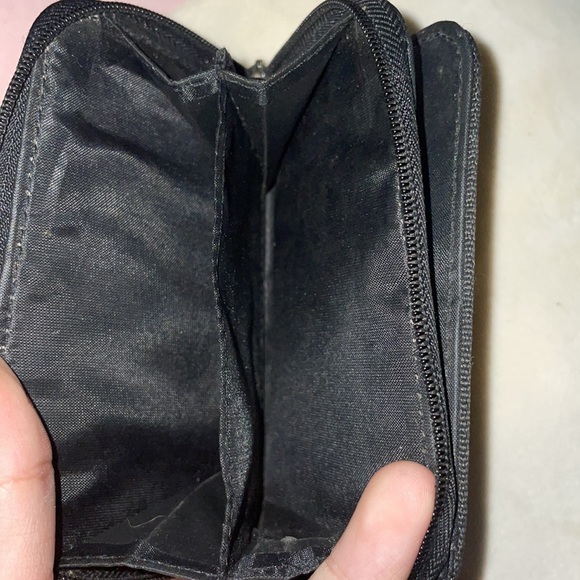 It’s a tinker bell wallet a broken button so not that much - Picture 4 of 4